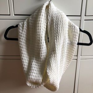 White/Cream Knit Scarf